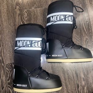 Brand New Moon Boots NEVER WORN